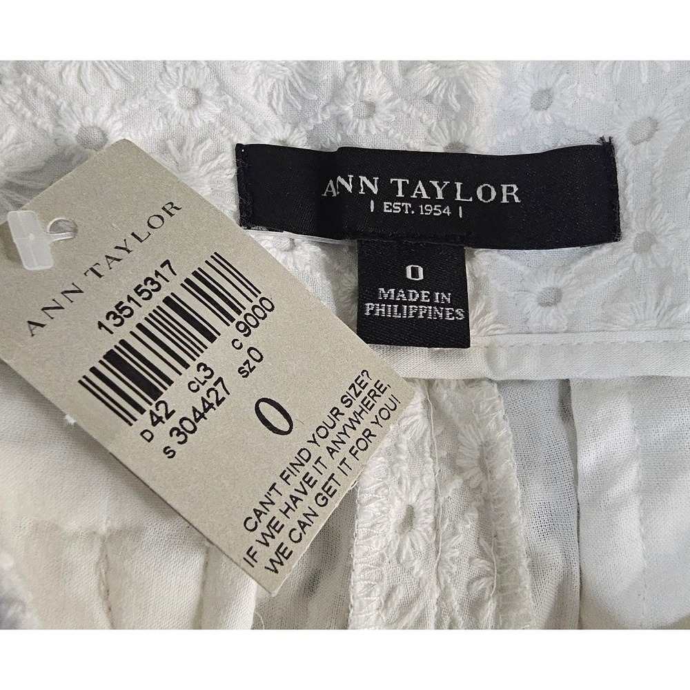 NWT Ann Taylor White Eyelet Cotton Shorts Side Zip Size 0 - Picture 4 of 7